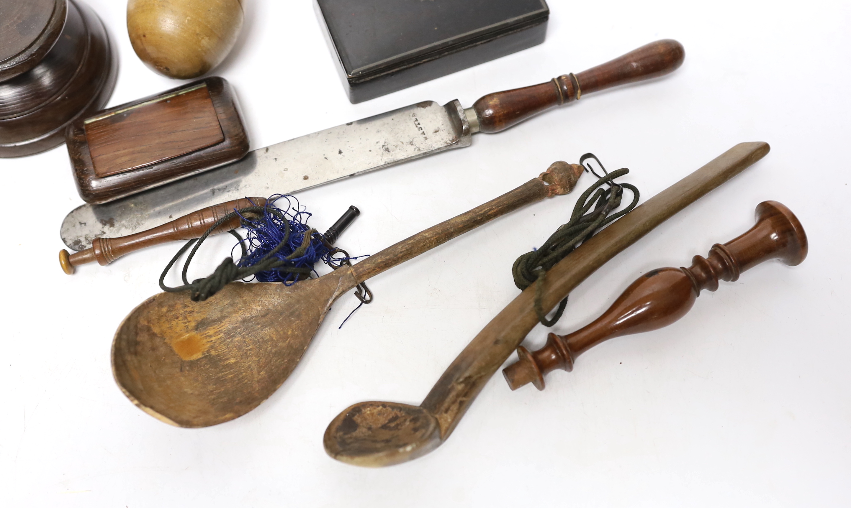 A group of various treen